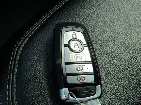 Used 2024 Ford Explorer Limited w/ Limited Technology Package AWD/4WD image 33
