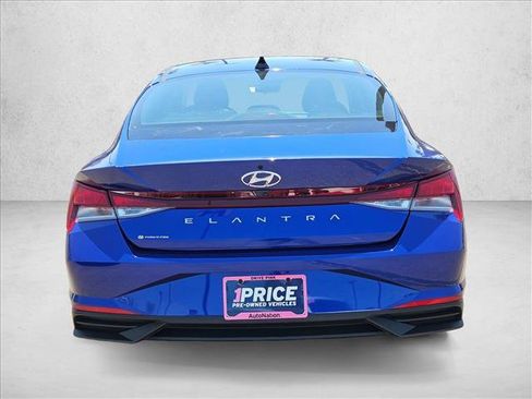 Used 2023 Hyundai Elantra SE w/ Preferred Accessory Package FWD image 6