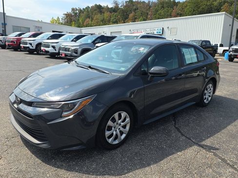 Used 2025 Toyota Corolla LE FWD image 4
