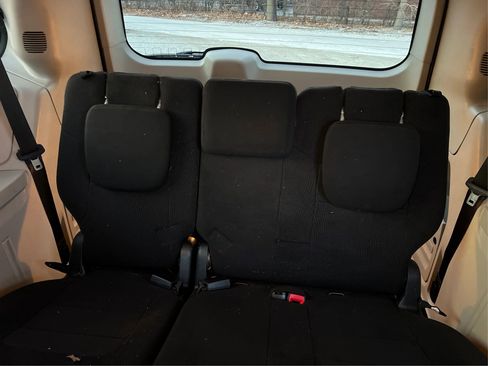 Used 2012 Dodge Grand Caravan SE image 26