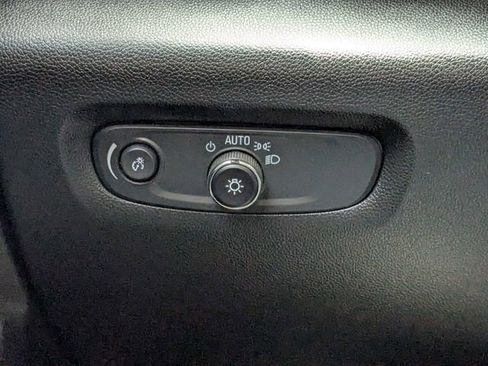 Used 2023 Chevrolet Traverse Premier FWD image 23