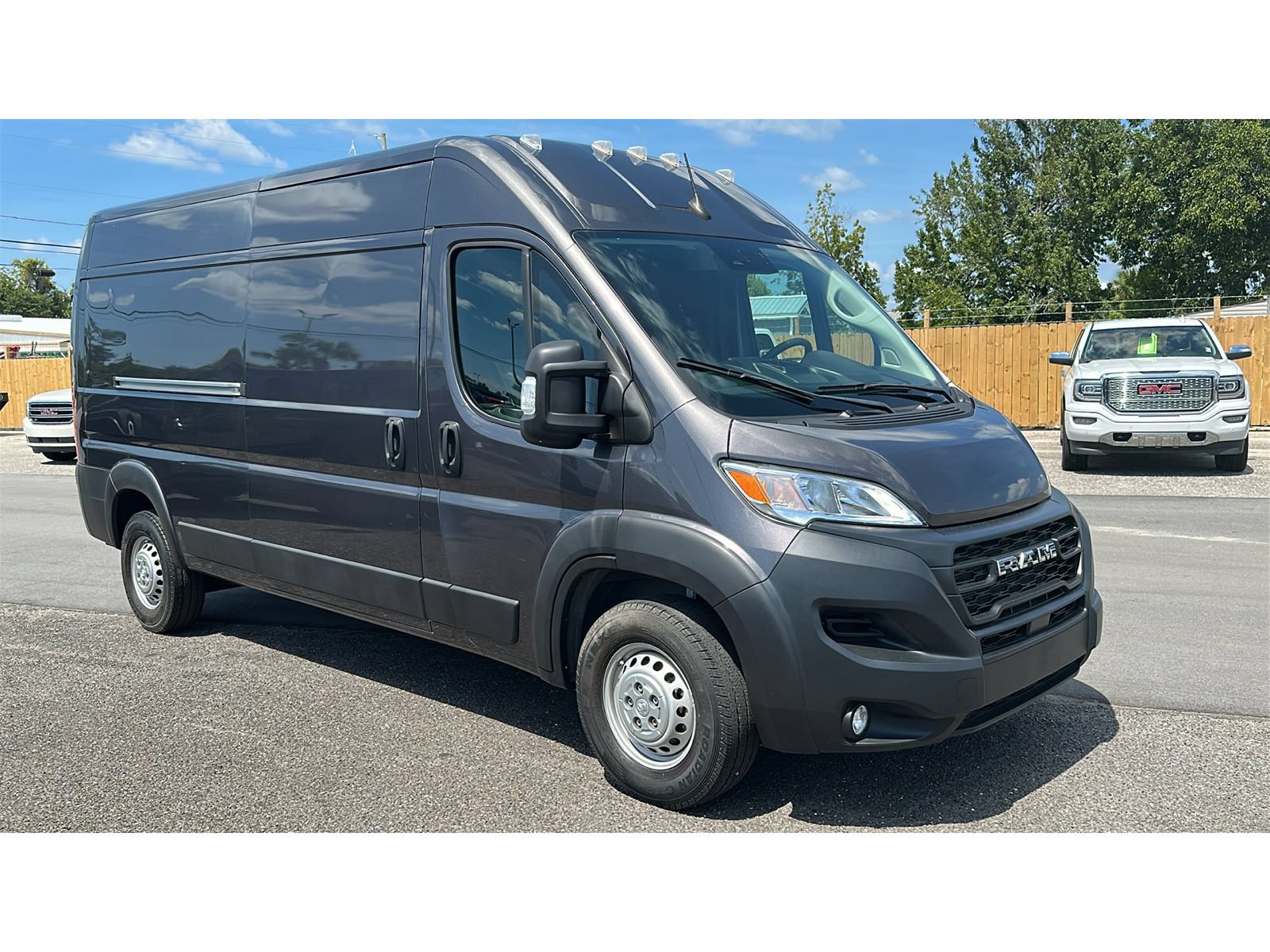 Used 2024 RAM ProMaster 2500 w/ Convenience Group FWD image 8