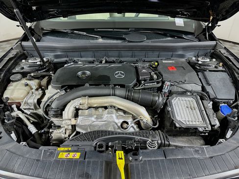 Used 2025 Mercedes-Benz GLB 250 image 33