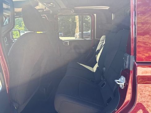 Used 2022 Jeep Gladiator Overland AWD/4WD image 17