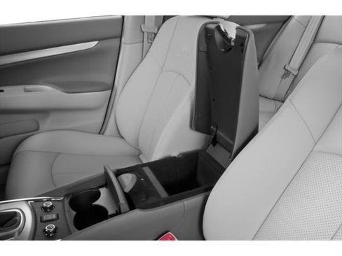 Used 2015 INFINITI Q40 w/ Moonroof Package RWD image 19