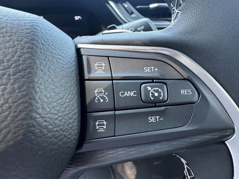 Used 2025 Jeep Grand Cherokee Laredo RWD image 32