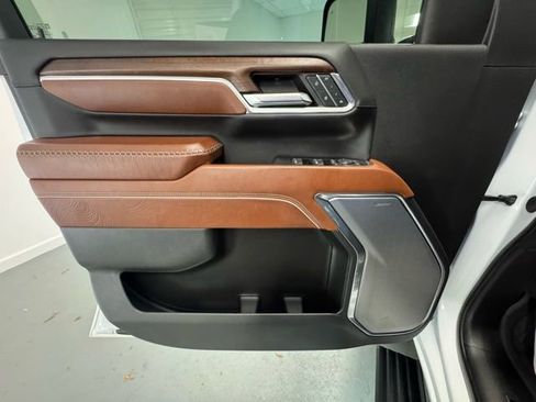 Used 2024 GMC Sierra 2500 Denali Ultimate w/ Max Trailering Package image 12