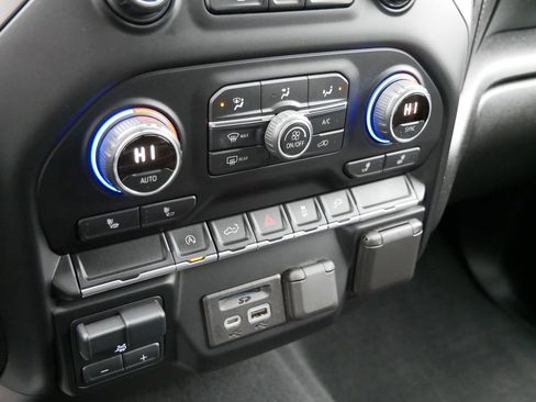 Used 2020 Chevrolet Silverado 1500 LT w/ All-Star Edition image 19