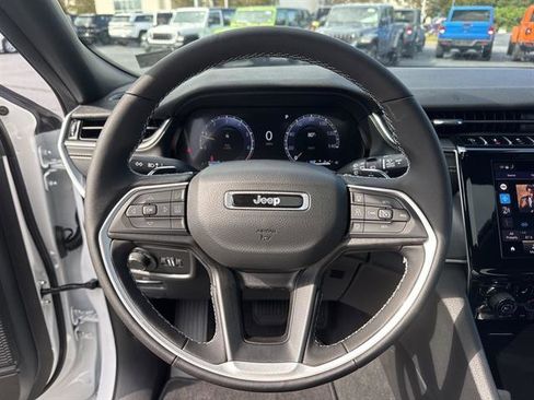 New 2025 Jeep Grand Cherokee Altitude image 17