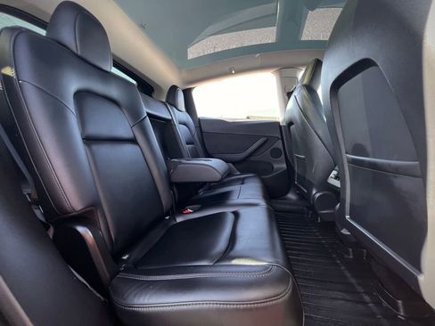 Used 2021 Tesla Model Y Long Range image 24