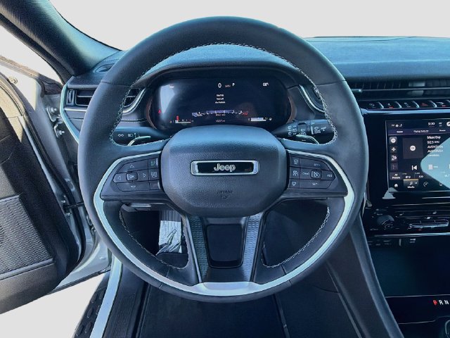 Used 2024 Jeep Grand Cherokee L Laredo RWD image 12