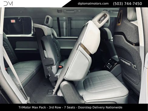 Used 2025 Rivian R1S Premium image 23