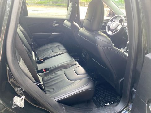 Used 2019 Jeep Cherokee Limited AWD/4WD image 22