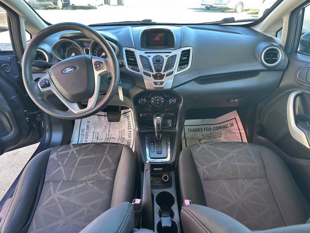 Used 2013 Ford Fiesta SE FWD image 9