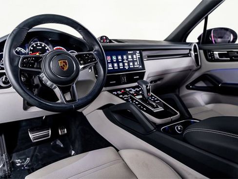 Used 2022 Porsche Cayenne S image 2