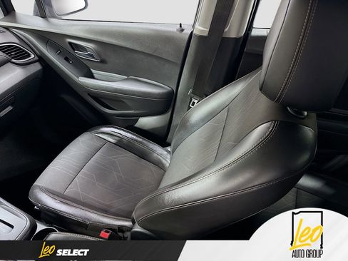 Used 2019 Chevrolet Trax LT w/ Redline Edition FWD image 24