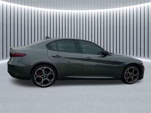 Used 2023 Alfa Romeo Giulia Veloce image 5