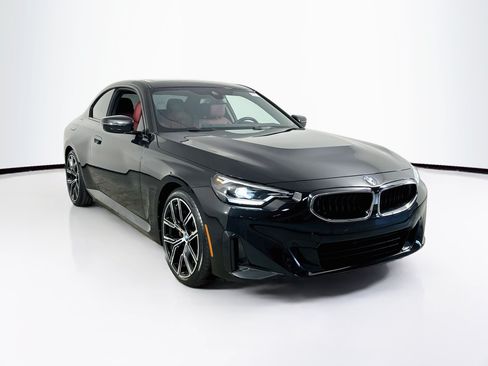 Used 2023 BMW 230i Coupe w/ Convenience Package RWD image 3