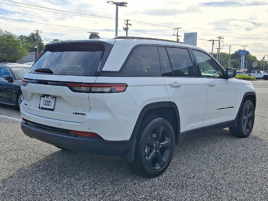 Used 2023 Jeep Grand Cherokee Limited w/ Black Appearance Package AWD/4WD image 6