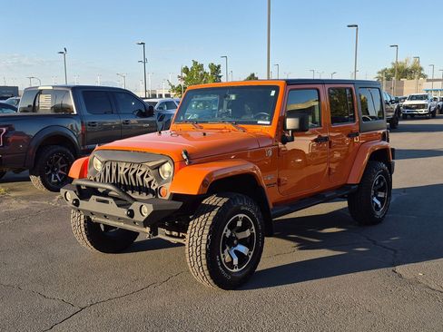 Used 2013 Jeep Wrangler Unlimited Sahara w/ Connectivity Group AWD/4WD image 10
