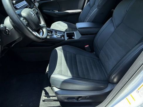 Used 2024 Mitsubishi Outlander AWD image 20