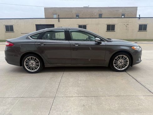 Used 2016 Ford Fusion SE w/ Equipment Group 202A image 4