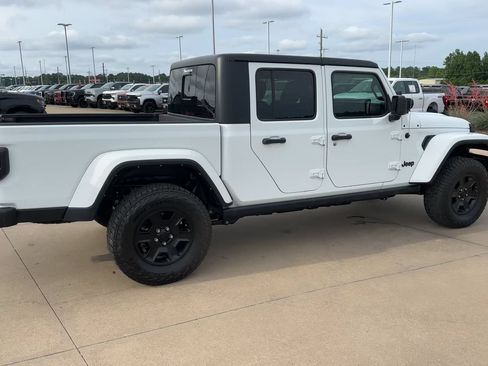 Used 2022 Jeep Gladiator Sport AWD/4WD image 8