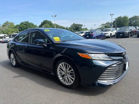 Used 2020 Toyota Camry XLE FWD image 1