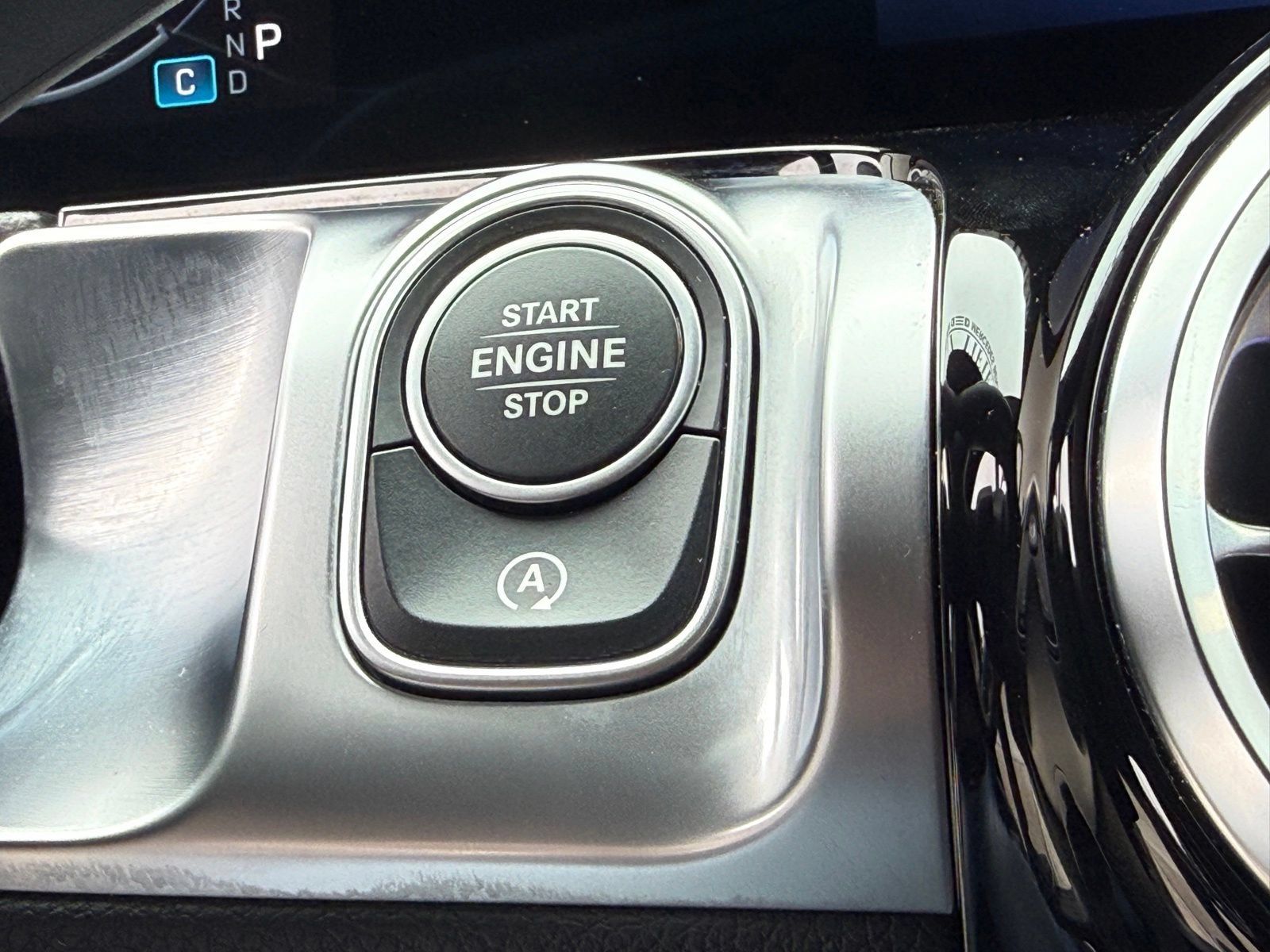 Used 2025 Mercedes-Benz GLB 250 image 40