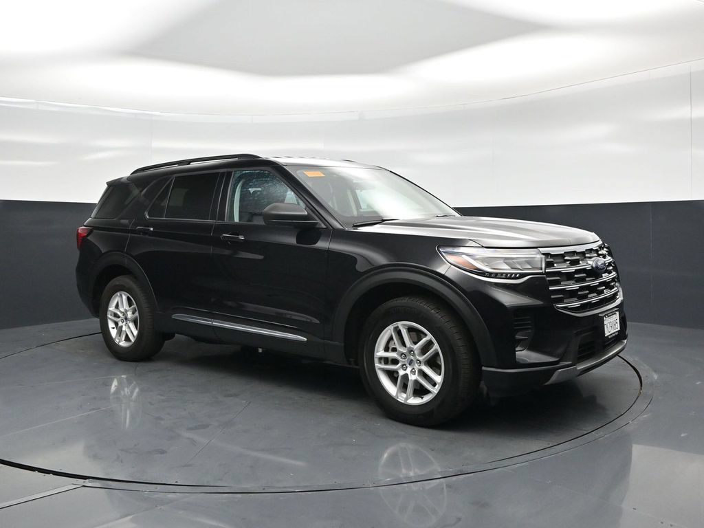 Used 2025 Ford Explorer Active AWD/4WD image 57