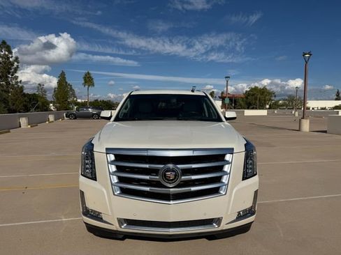 Used 2015 Cadillac Escalade Premium image 9