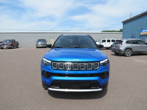 Used 2024 Jeep Compass Limited w/ Elite Group AWD/4WD image 4