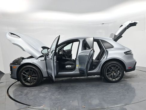 Used 2024 Porsche Macan Turbo AWD/4WD image 79