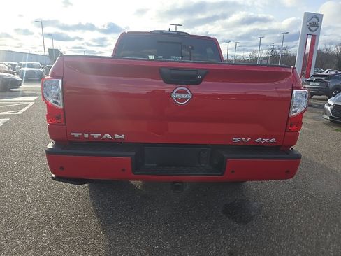 Used 2024 Nissan Titan SV w/ Accessory Utility Package image 6