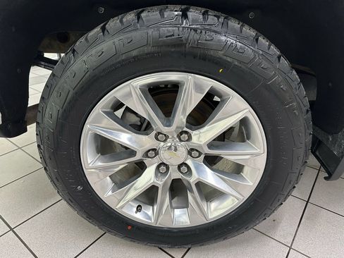 Used 2020 Chevrolet Silverado 1500 LTZ w/ LTZ Premium Package image 18