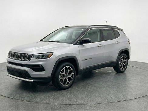 Used 2025 Jeep Compass Limited AWD/4WD image 3