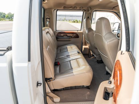 Used 2003 Ford F350 Lariat image 36