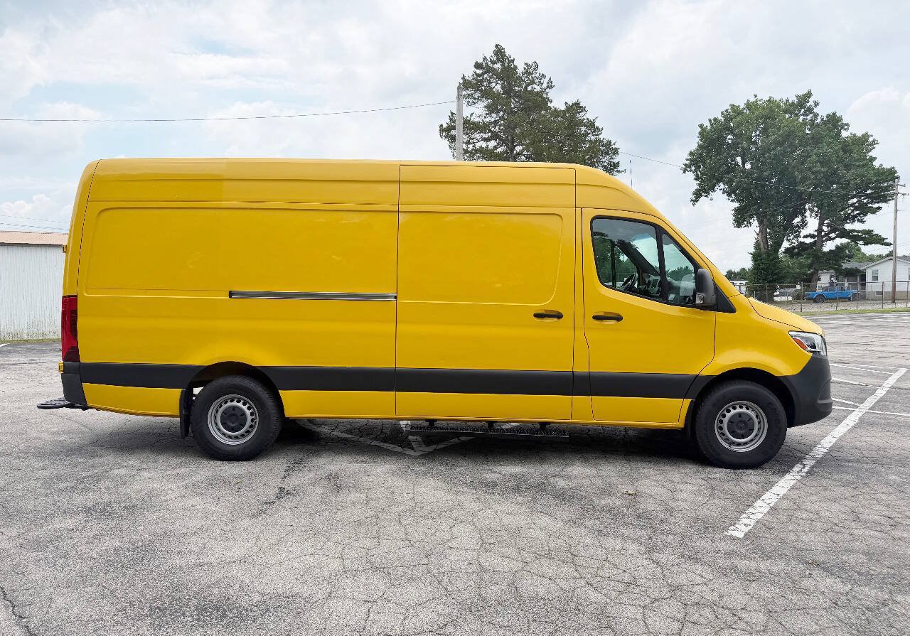 Used 2021 Mercedes-Benz Sprinter 2500 image 4
