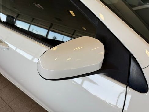 Used 2015 Toyota Corolla L image 11