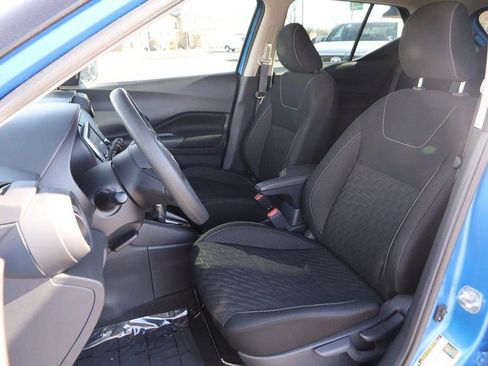 Used 2022 Nissan Kicks S image 8