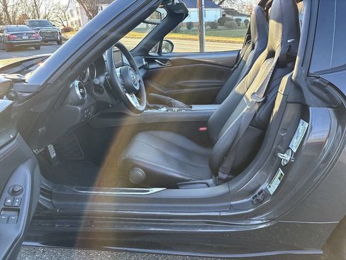 Used 2017 MAZDA MX-5 Miata RF Grand Touring w/ Appearance Package image 16