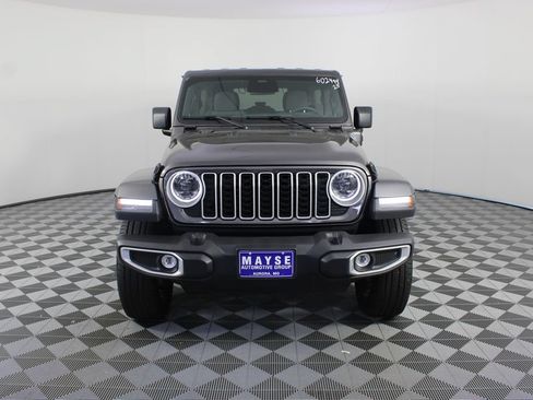 Used 2025 Jeep Wrangler Unlimited Sahara AWD/4WD image 25
