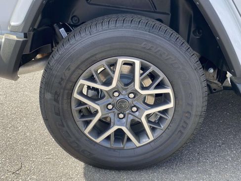 New 2026 Jeep Wrangler Unlimited Sahara AWD/4WD image 8