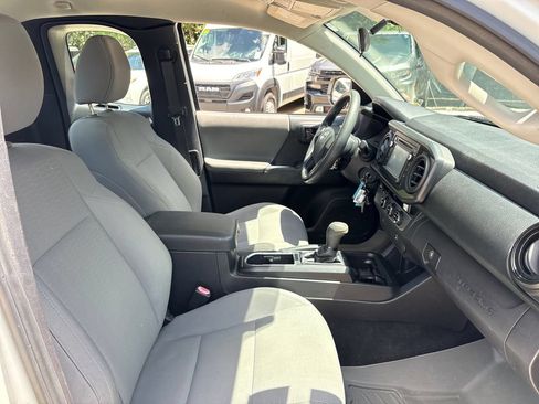 Used 2017 Toyota Tacoma SR RWD image 27