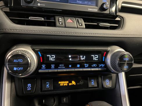 Used 2021 Toyota RAV4 XLE Premium image 22