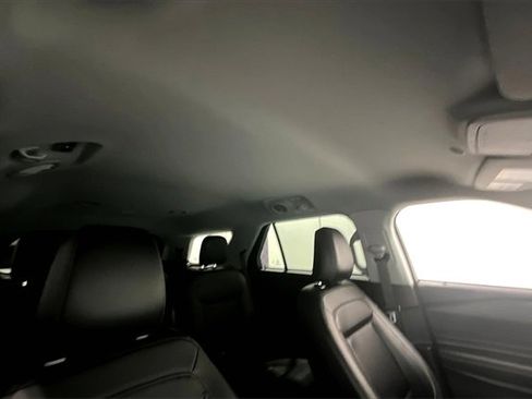 Used 2023 Ford Explorer XLT image 29