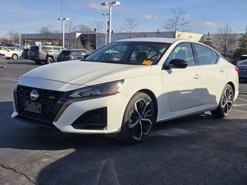 Used 2024 Nissan Altima 2.5 SR image 3