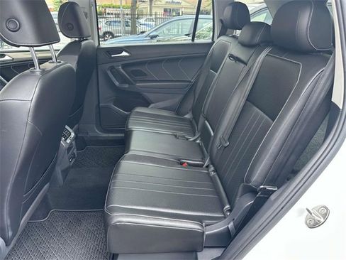 Certified 2022 Volkswagen Tiguan SE w/ Panoramic Sunroof Package image 20