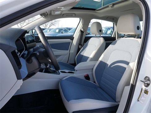 Certified 2025 Volkswagen Jetta SE image 15