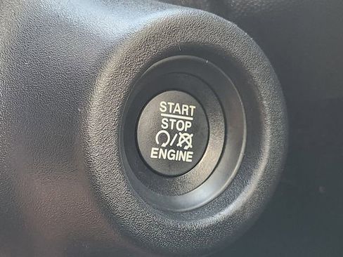 Used 2025 RAM ProMaster 2500 w/ Convenience Group image 21